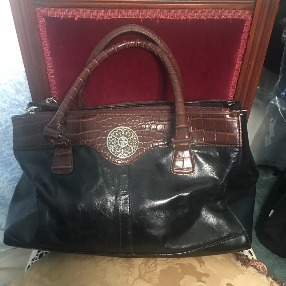 Giani Bernini Large Black Leather Bag with brown faux trim. OS